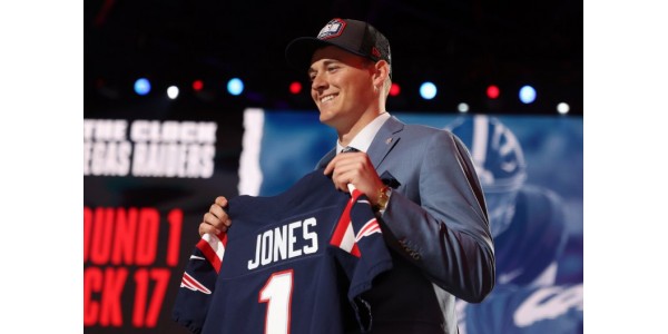 Mac Jones vill inte att tittarna ska jämföra med Tom Brady Mac Jones vill inte att tittarna ska jämföra med Tom Brady